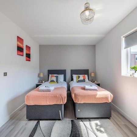 Ash View Place 4 -Heathrow - Thorpe Park - Free Parking Staines-upon-Thames Exterior foto