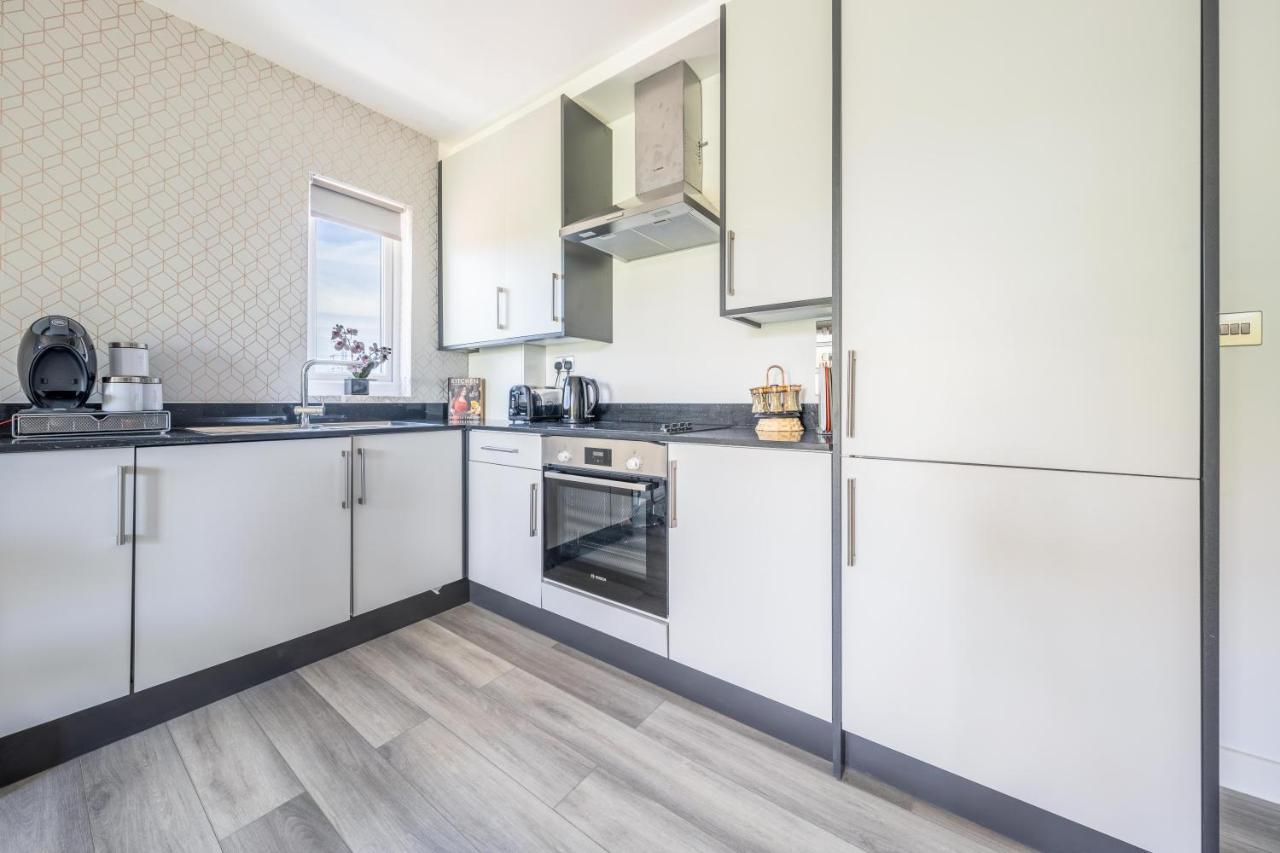 Ash View Place 4 -Heathrow - Thorpe Park - Free Parking Staines-upon-Thames Exterior foto
