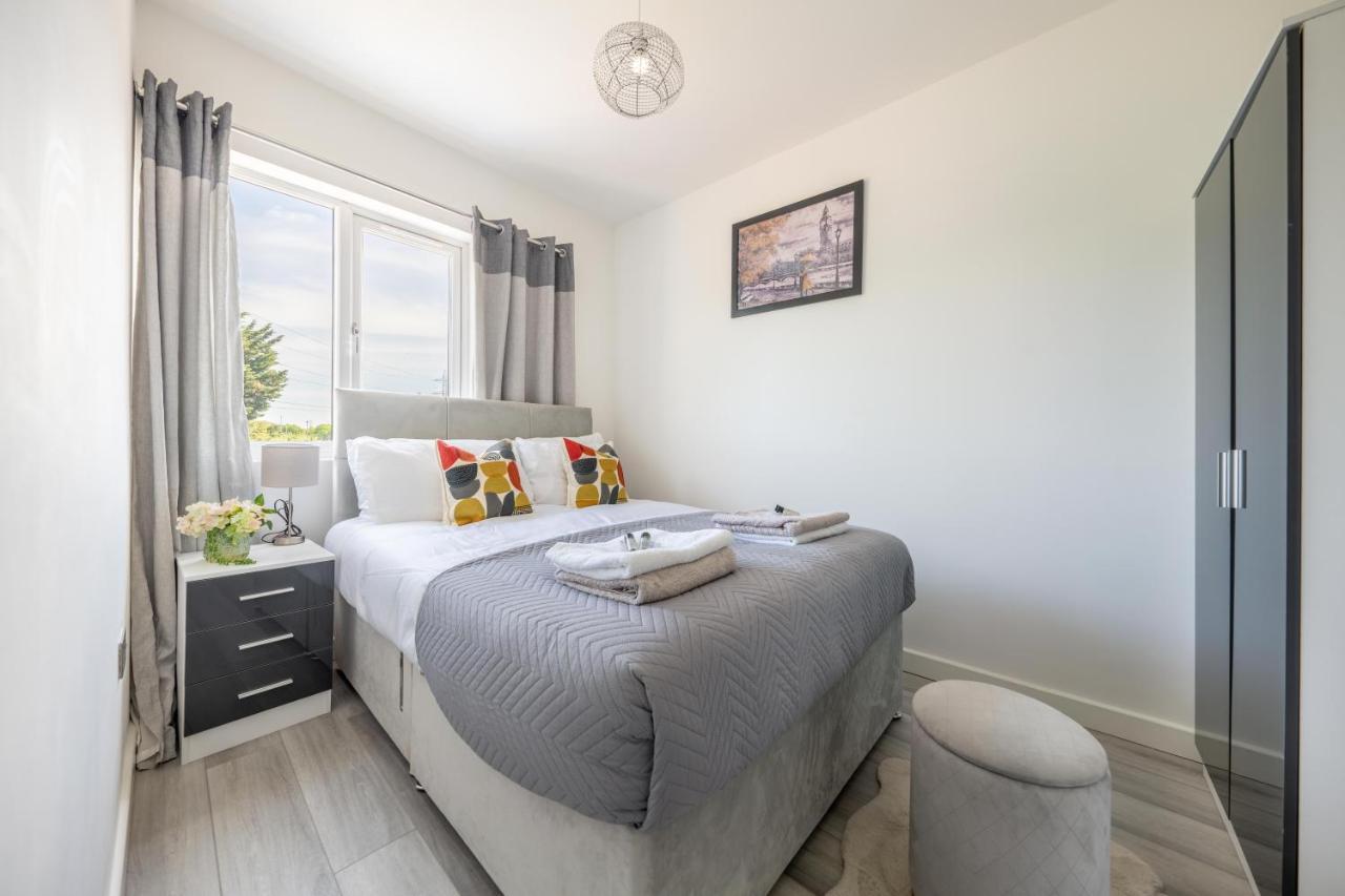 Ash View Place 4 -Heathrow - Thorpe Park - Free Parking Staines-upon-Thames Exterior foto