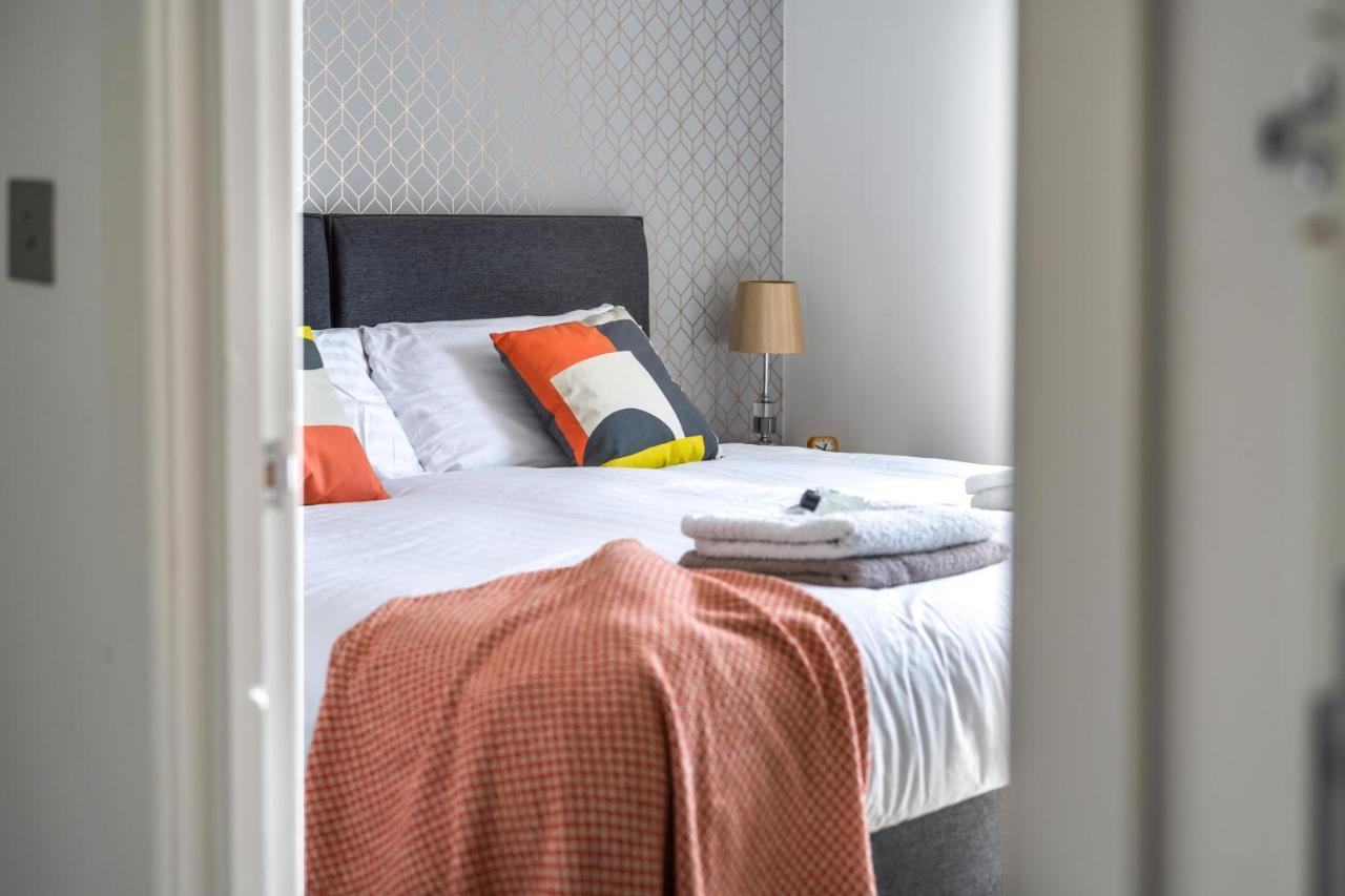 Ash View Place 4 -Heathrow - Thorpe Park - Free Parking Staines-upon-Thames Exterior foto