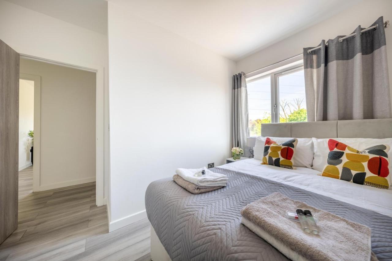 Ash View Place 4 -Heathrow - Thorpe Park - Free Parking Staines-upon-Thames Exterior foto